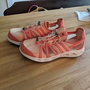 Columbia Girls Water Hiking Shoes Size 5